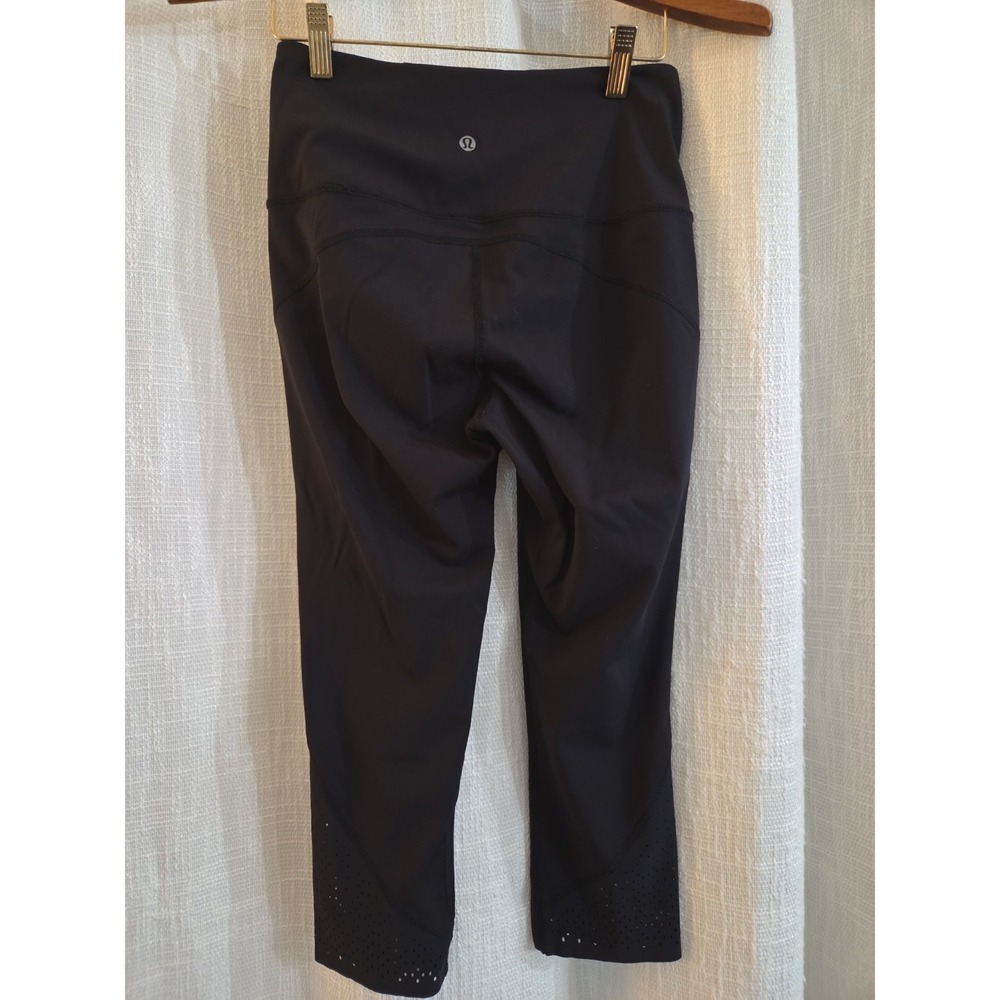 Lululemon Crop Leggings Laser Cut Scalloped Hem Black Size 6